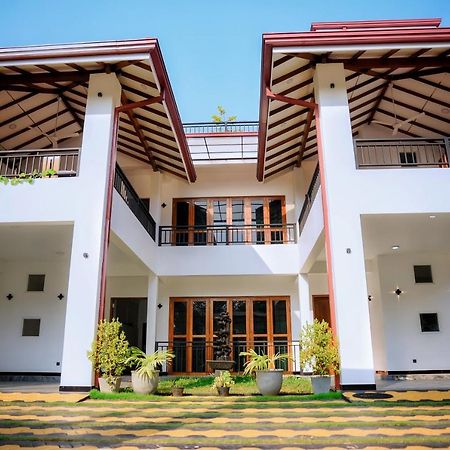 Aurum Boutique Hotell Negombo Exteriör bild