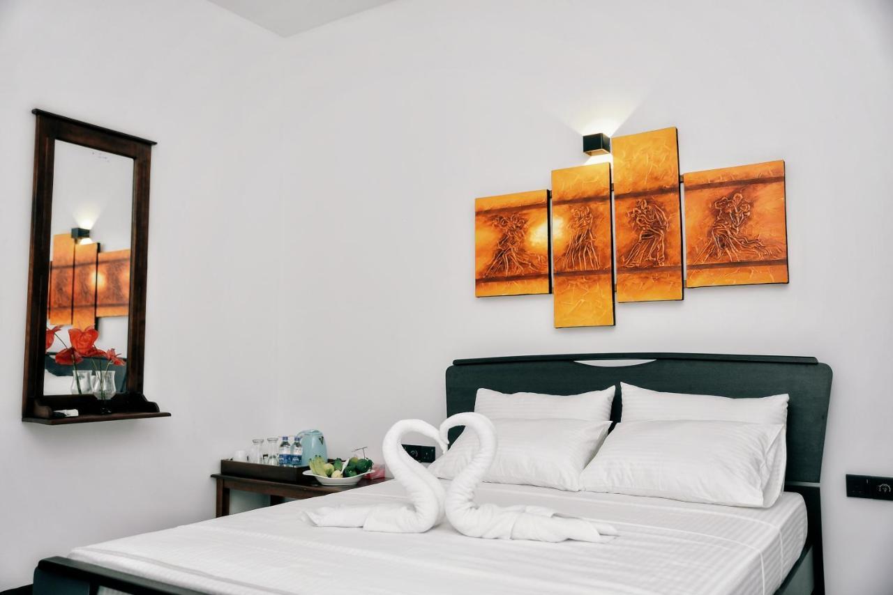 Aurum Boutique Hotell Negombo Exteriör bild