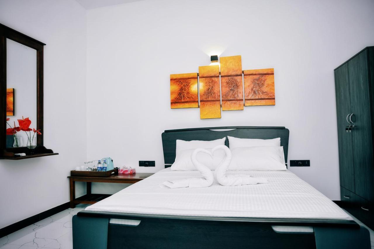 Aurum Boutique Hotell Negombo Exteriör bild