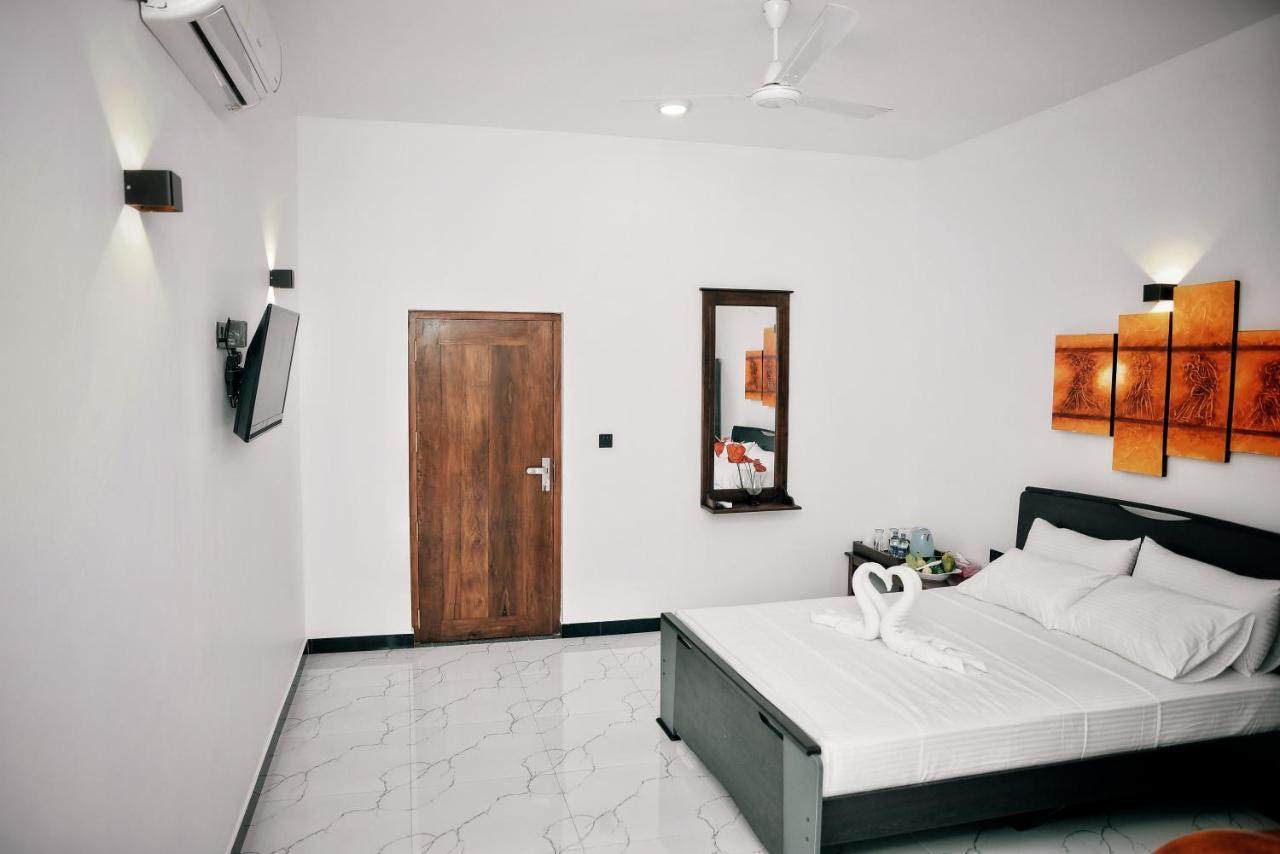 Aurum Boutique Hotell Negombo Exteriör bild