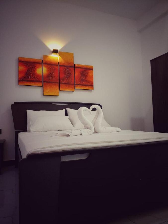 Aurum Boutique Hotell Negombo Exteriör bild