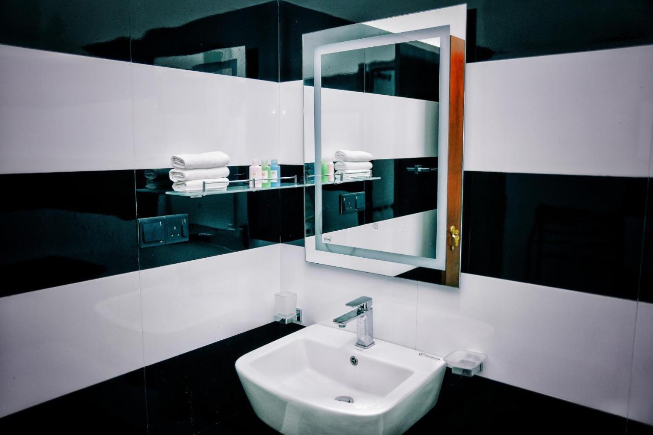 Aurum Boutique Hotell Negombo Exteriör bild